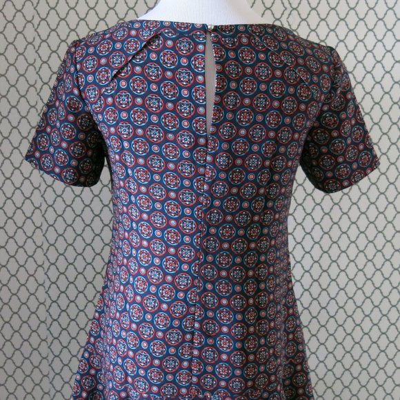 Banana Republic Multi Color Print Short Sleeve Drop Waist Dress - Size 2P - Picture 5 of 8
